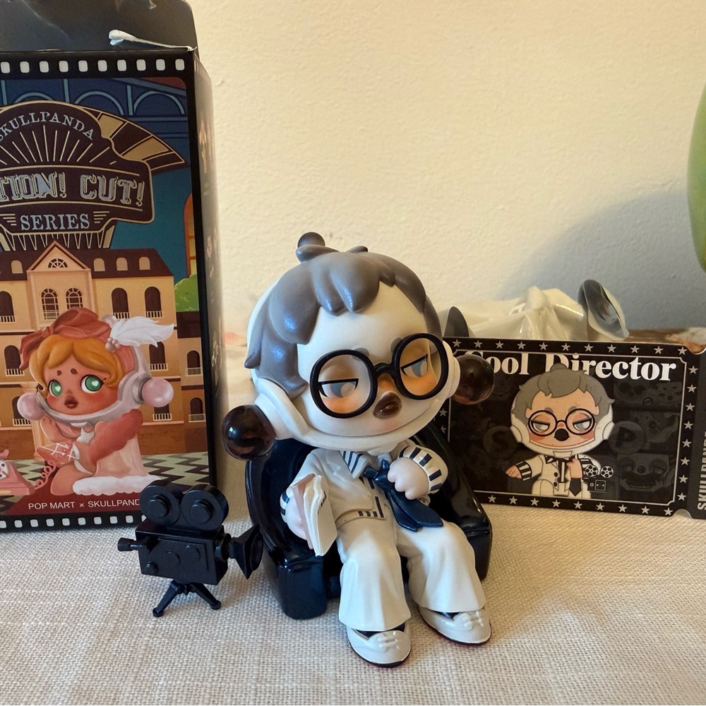 Skullpanda Cool Director Figurine - Action!Cut! series- Secret figure 1/144